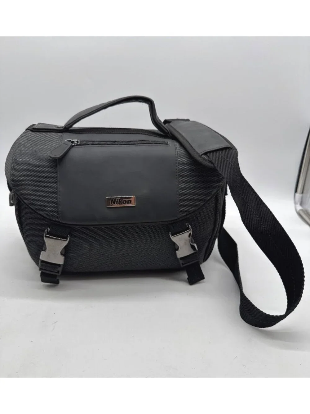 Nikon Black Nylon DSLR Camera Bag With Shoulder Strap Padded Interior & Multiple